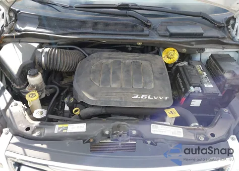 2016 Chrysler Town & Country Touring z USA, uszkodzony, nr VIN 2C4RC1BG6GR198744